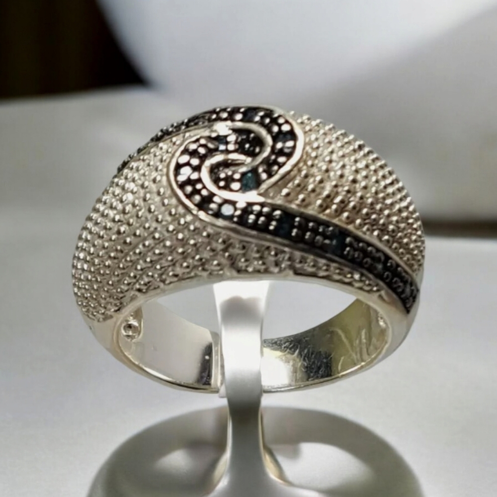 Women's Sterling Silver and Blue Diamond 💎 Ring